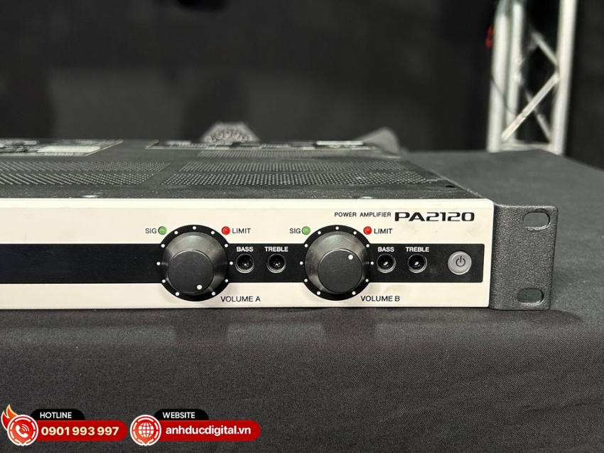 Yamaha PA2120 có các núm điều chỉnh bố trí khoa học và dễ nhận biết