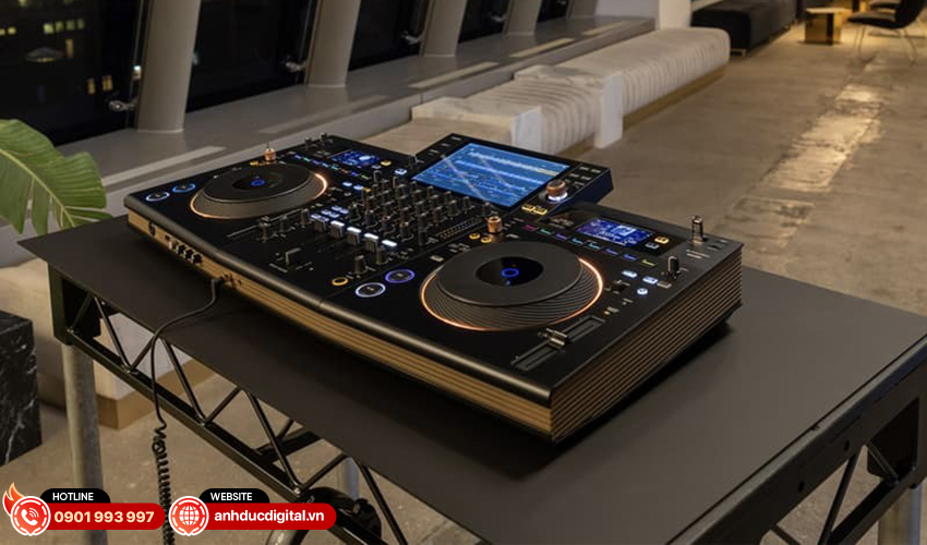 Bàn DJ Pioneer OPUS QUAD 15