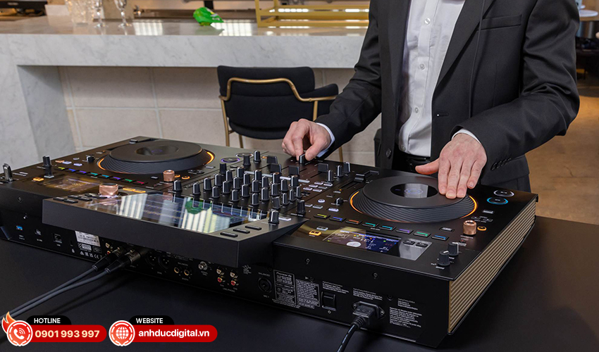 Bàn DJ Pioneer OPUS QUAD 17