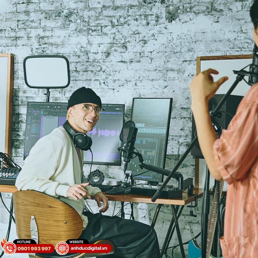 Mixer Yamaha MGX12 ph&ugrave; hợp cho livestream, thu &acirc;m v&agrave; biểu diễn s&acirc;n khấu nhỏ với &acirc;m thanh sạch, độ trễ thấp