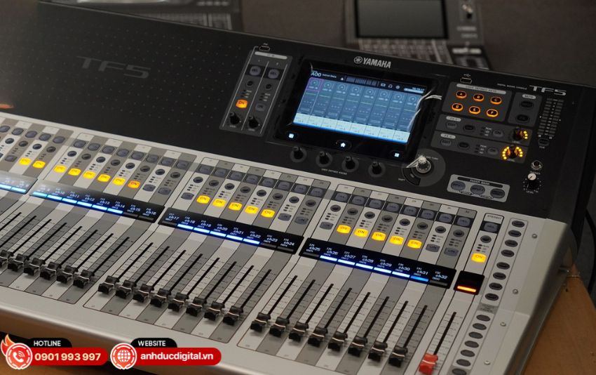 Mixer kỹ thuật số Yamaha TF5 được trang bị mạch tiền khuếch đại D-PRE