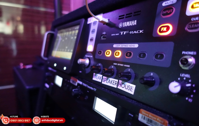 Yamaha TF-RACK có tính năng 1-knob COMP và 1-knob EQ