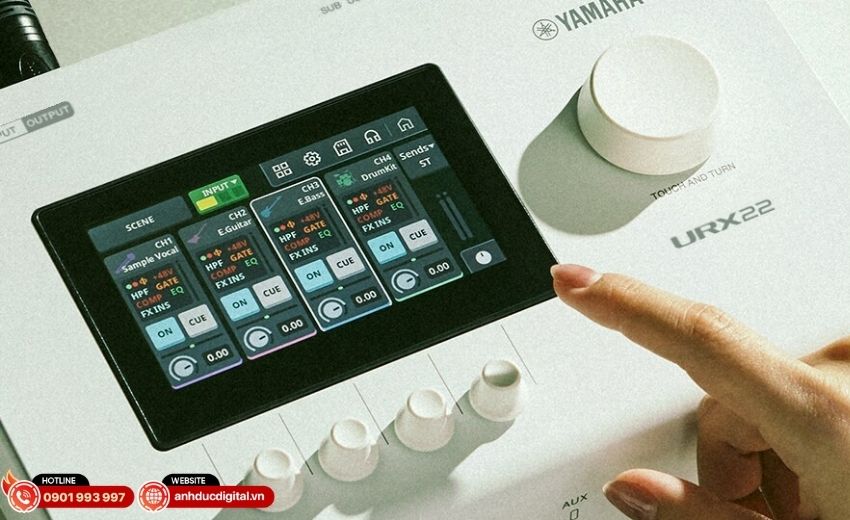 M&agrave;n h&igrave;nh cảm ứng 4.3 inch tr&ecirc;n Yamaha URX22 audio interface