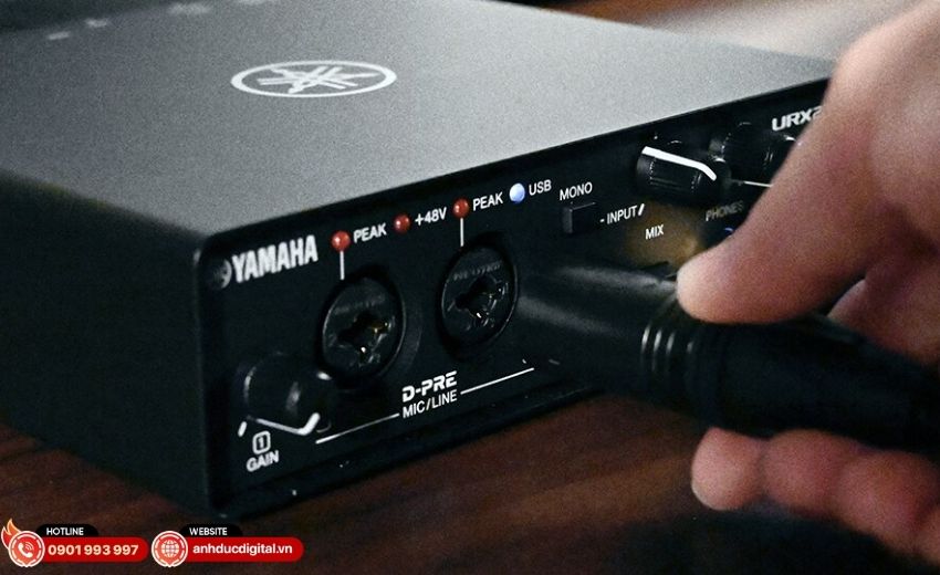 N&uacute;m điều khiển v&agrave; giao diện sử dụng Yamaha URX22C