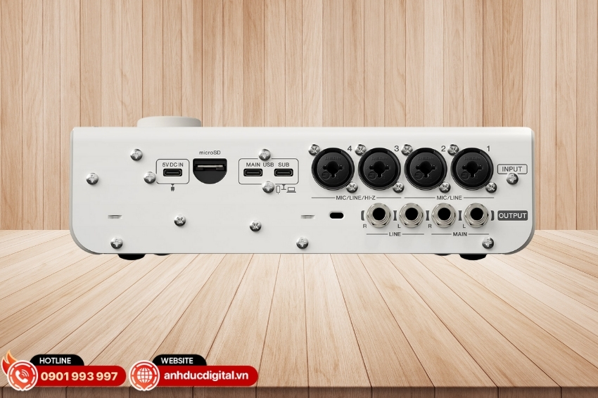 URX44 hỗ trợ hai cổng USB hoạt động độc lập