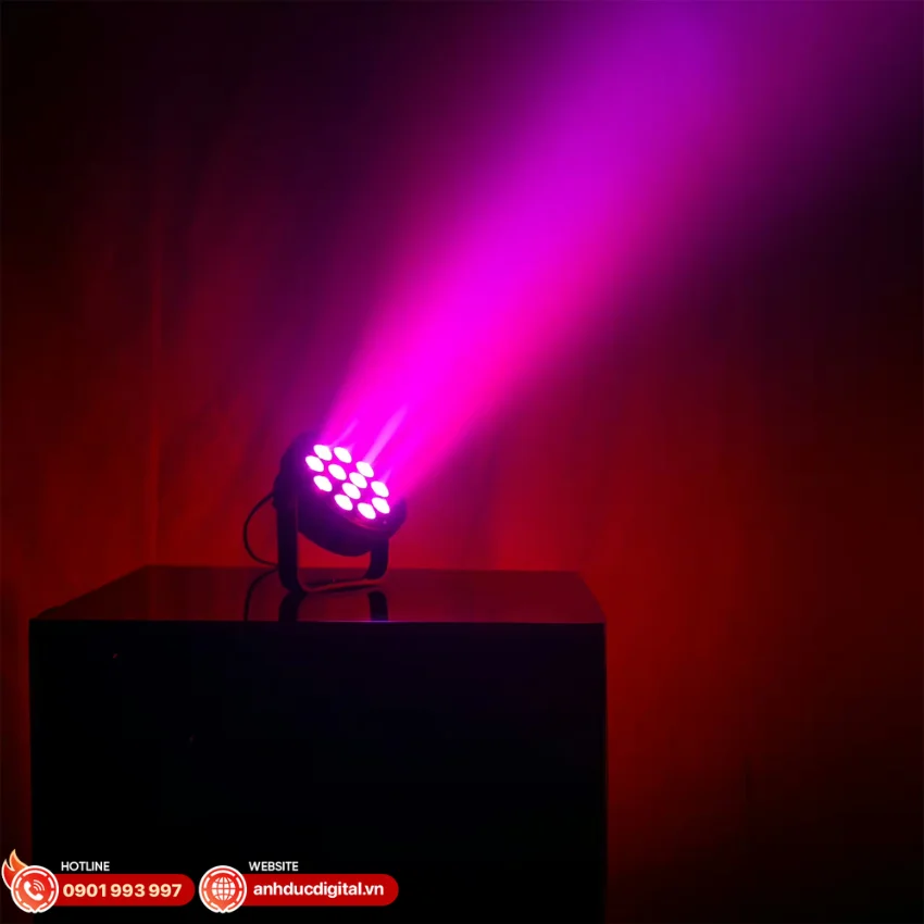 Fuzzix Comet M12 được trang bị 12 LED RGB 3 trong 1 tr&ecirc;n mỗi đ&egrave;n