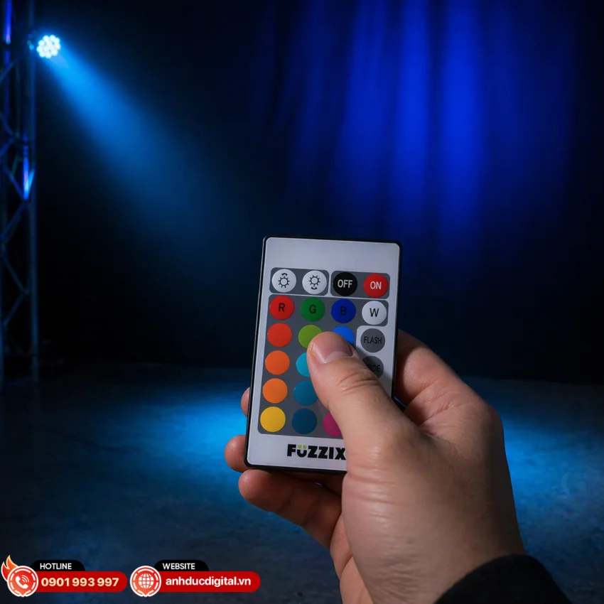 Fuzzix Comet M12 Party Par Set được trang bị remote điều khiển từ xa