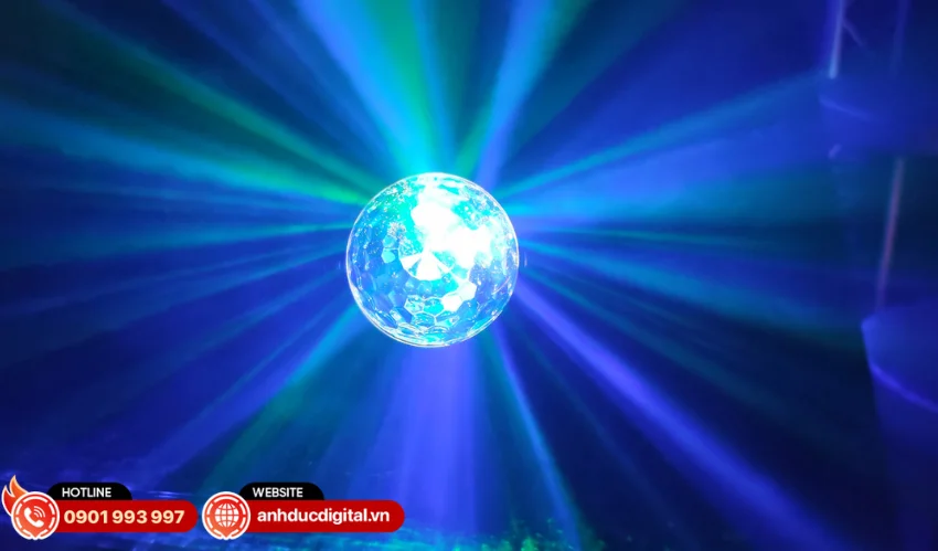 Party Disco Light sử dụng 3 b&oacute;ng LED đơn sắc c&ocirc;ng suất 1W