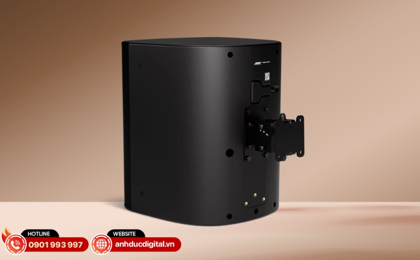 Bose Professional DesignMax DM12SE được trang bị hệ thống giá đỡ xoay và nghiêng chắc chắn