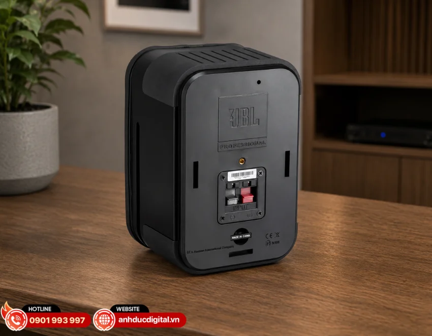 Loa JBL Control 1 Pro c&oacute; cấu tr&uacute;c hai đường tiếng&nbsp;với hệ thống tr&igrave;nh điều khiển