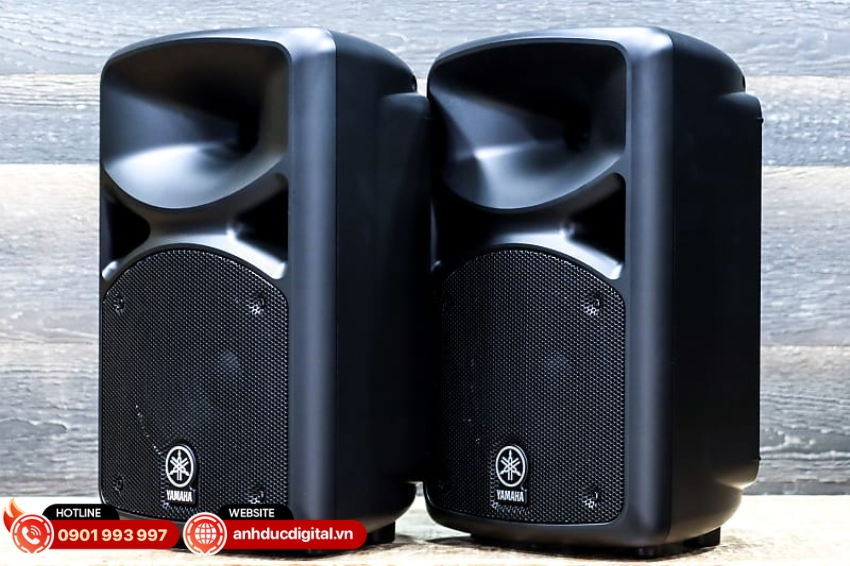 400BT được trang bị hệ thống loa woofer 8 inch và củ loa nén 1 inch