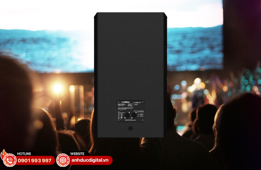 Yamaha CHR12 được trang bị hai cổng kết nối SpeakON NL4MP
