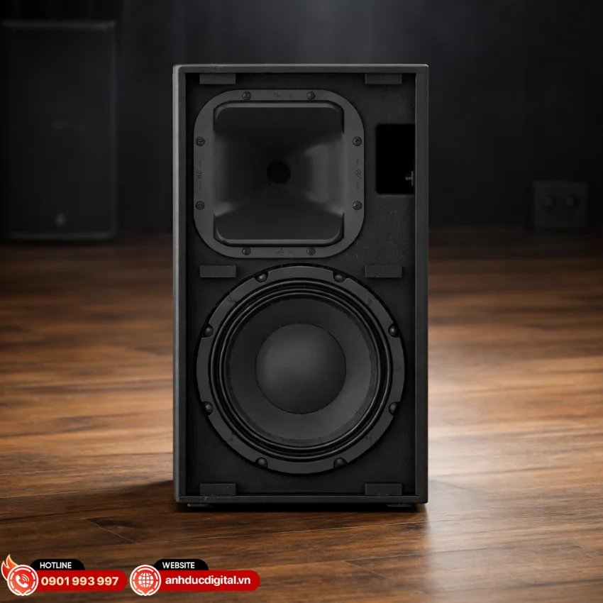 Yamaha DZR10 được trang bị củ bass 10 inch v&agrave; driver treble 1 inch