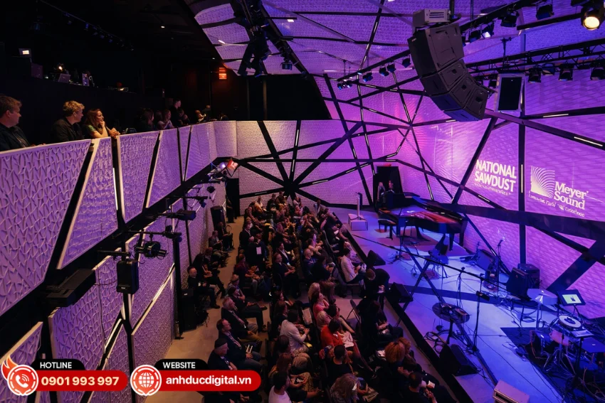 Meyer Sound 750-LFC hỗ trợ nhiều h&igrave;nh thức lắp đặt như treo hoặc xếp chồng