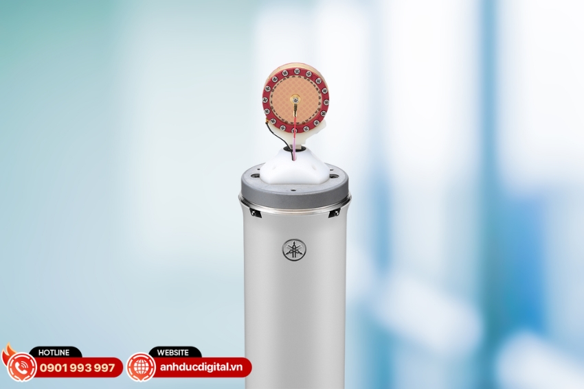 Micro condenser Yamaha YCM705 trang bị màng tụ điện lớn 1 inch phủ vàng tinh luyện