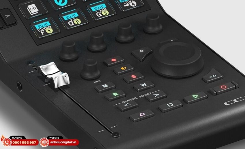 Fader motorized v&agrave; ph&iacute;m LCD Yamaha CC1