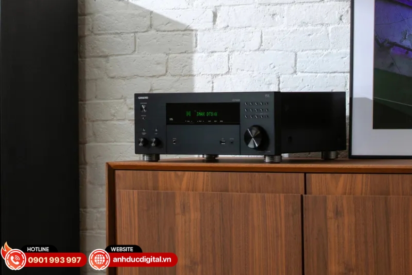 Onkyo TX-RZ30 sở hữu thiết kế mạnh mẽ, hiện đại với khung m&aacute;y chắc chắn