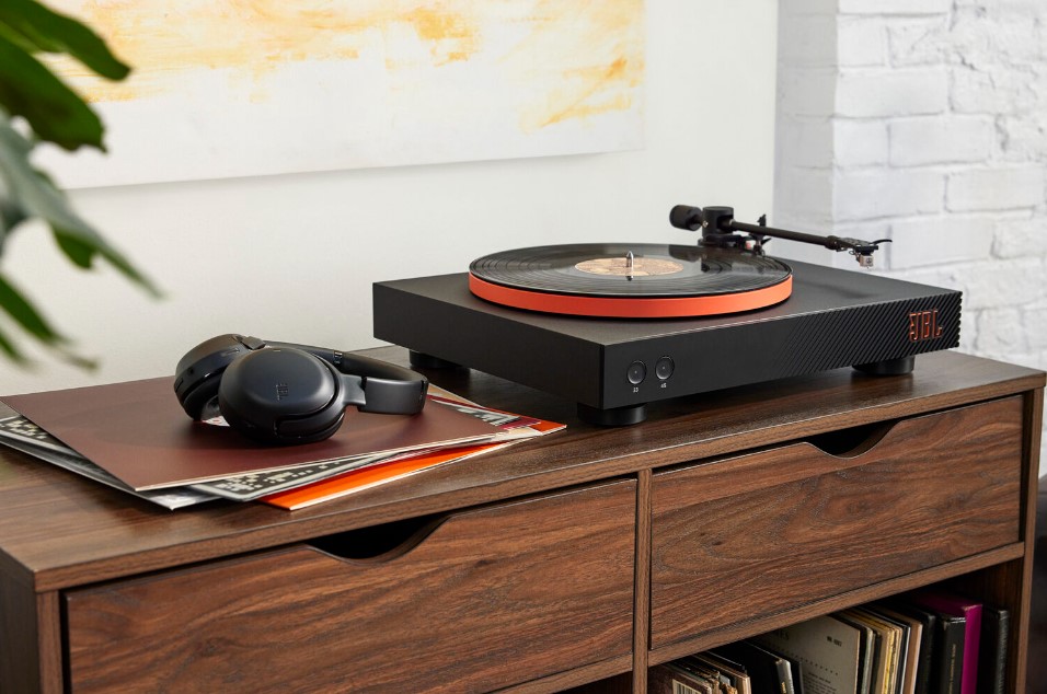 Kết nối có dây đa dạng qua ngõ Analog và phono stage MM