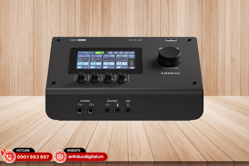 Yamaha URX22 đ&oacute;ng vai tr&ograve; l&agrave; trung t&acirc;m xử l&yacute; &acirc;m thanh của d&agrave;n karaoke DKY22