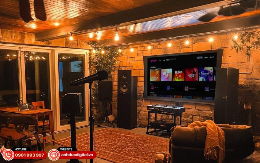 Micro karaoke thân kim loại bền bỉ, phù hợp sử dụng lâu dài