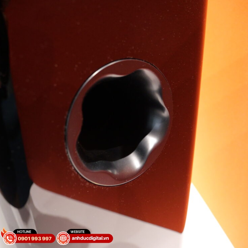 Yamaha NS-800A có cổng thoát hơi Twisted Flare Port