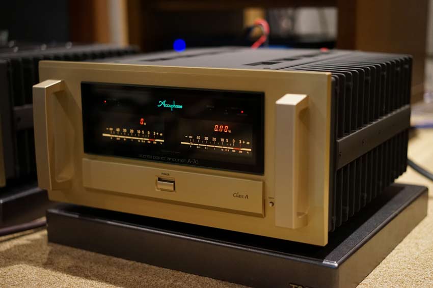 Accuphase A-70 11