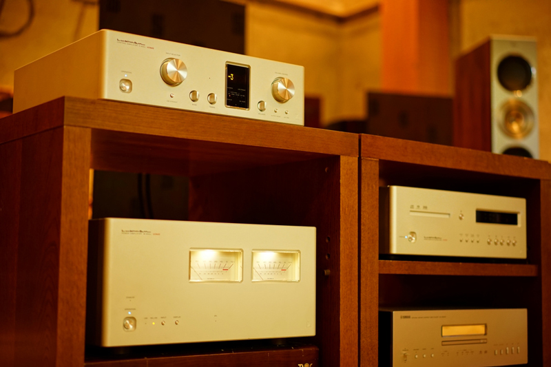 Luxman M-900u