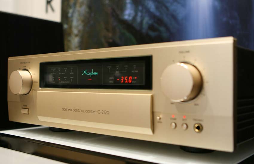 Accuphase C-2120 1