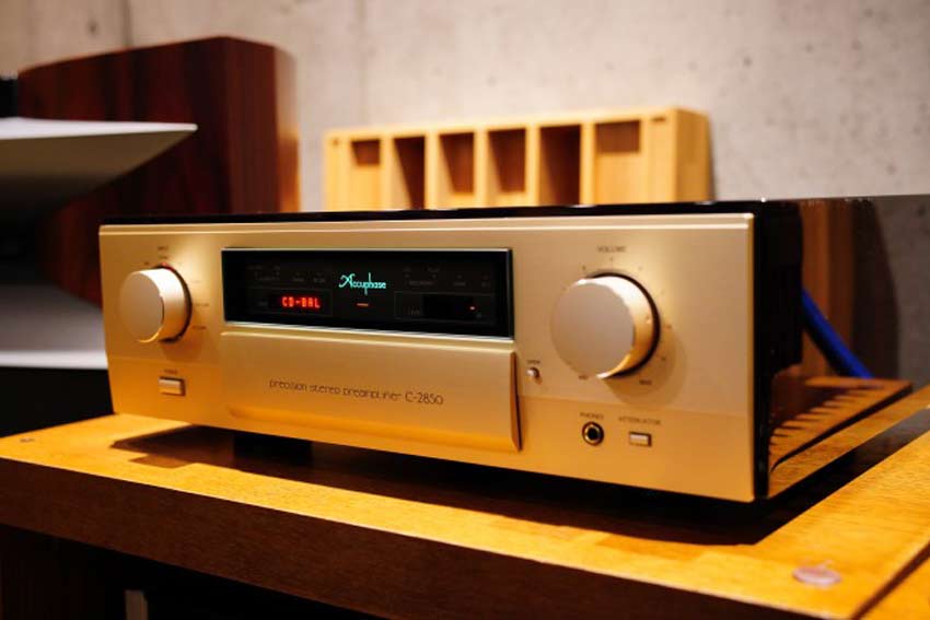 Accuphase C-2850 15