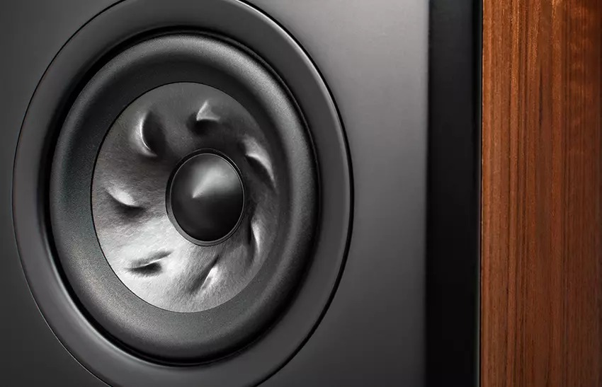 Củ loa Mid/Bass với màng hình nón Tuabin