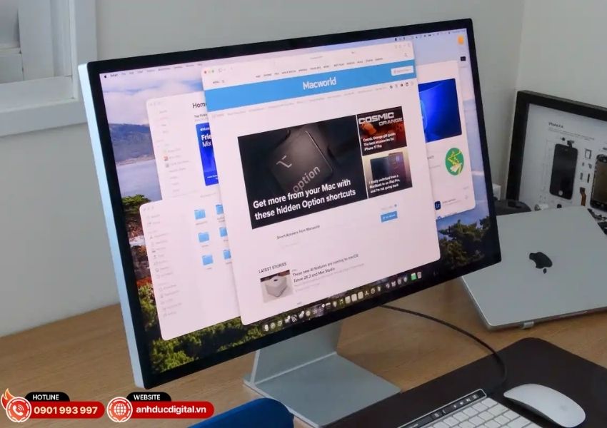 Camera Center Stage v&agrave; hệ thống micr&ocirc; chuẩn studio của Studio Display Gen 2