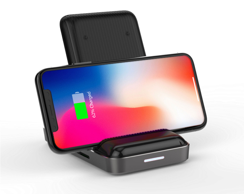 HyperDrive 7.5W Wireless Charger USB-C Hub 07
