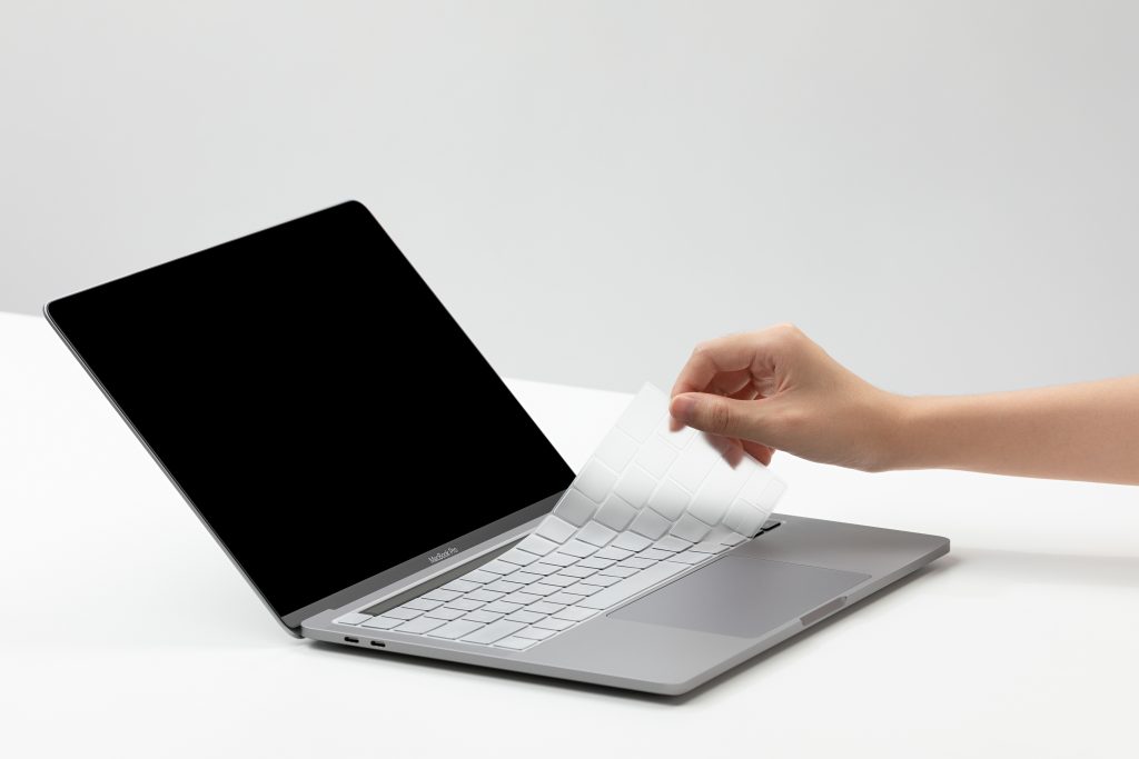 Phủ phím Innostyle TPU Keyboard Cover Transparent 06