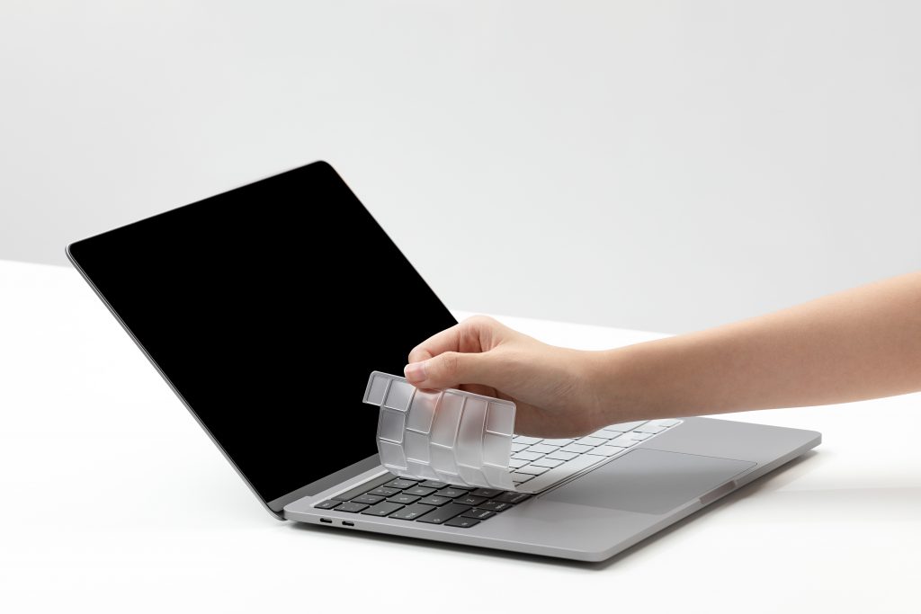 Phủ phím Innostyle TPU Keyboard Cover Transparent 07