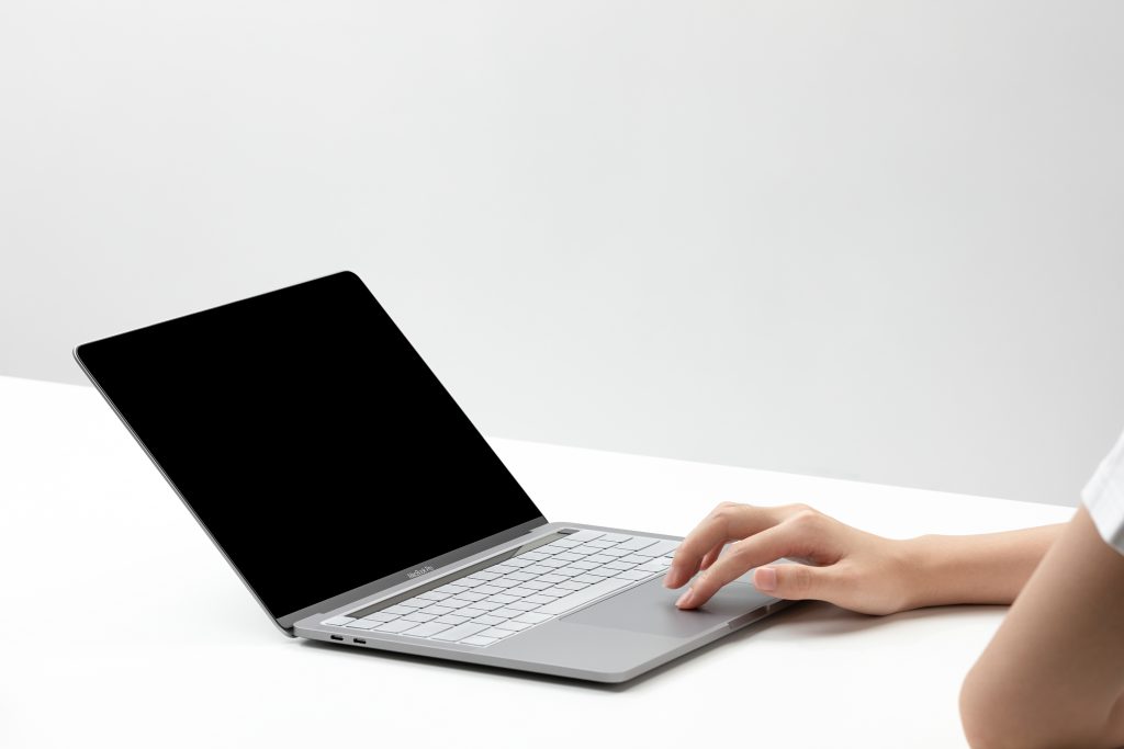 Phủ phím Innostyle TPU Keyboard Cover Transparent 09