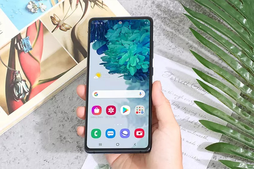 Sạc nhanh 25W cùng viên pin dung lượng lớn