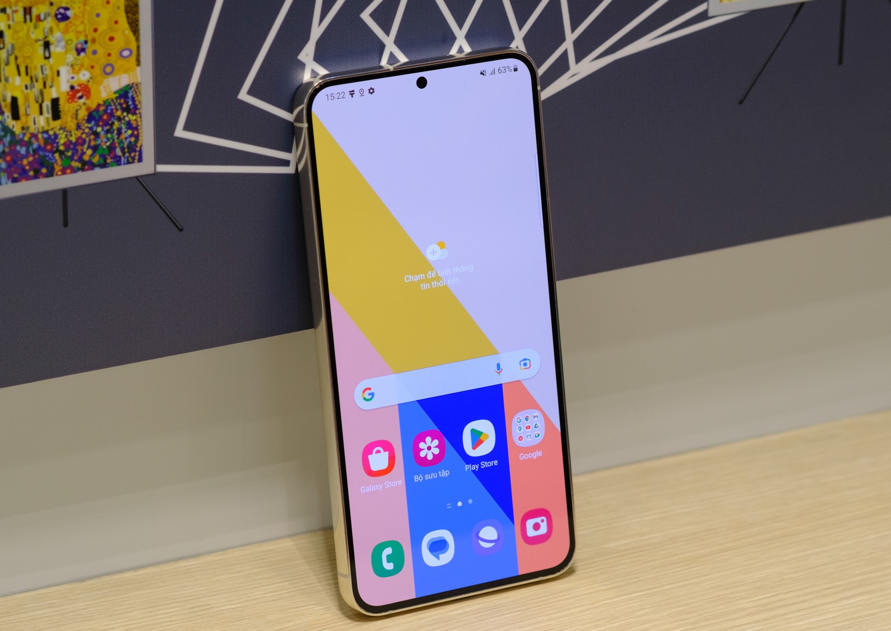 Màn hình sắc nét, độ sáng 1750 nits