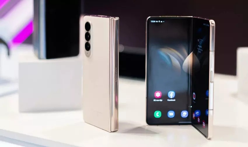 Samsung Galaxy Z Fold4 27