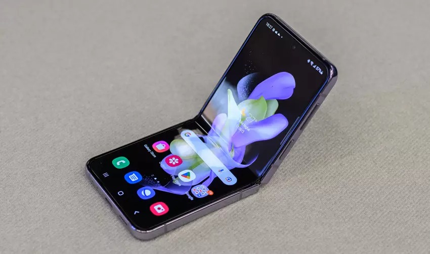 Samsung Galaxy Z Flip4 24