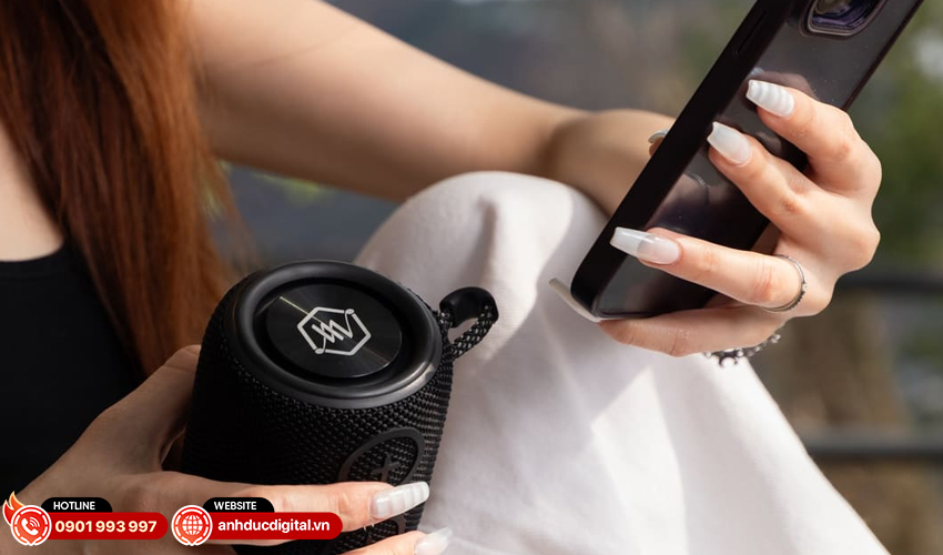 Ghép đôi hai loa với công nghệ True Wireless Stereo