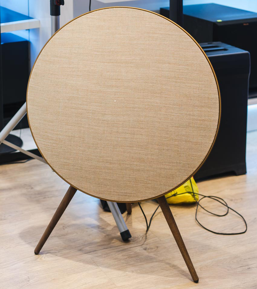 Thiết kế phá cách cùng Loa BeoPlay A9 MK4