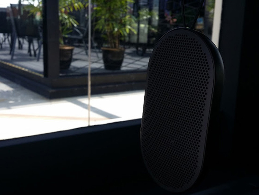 Loa B&O Beoplay P2