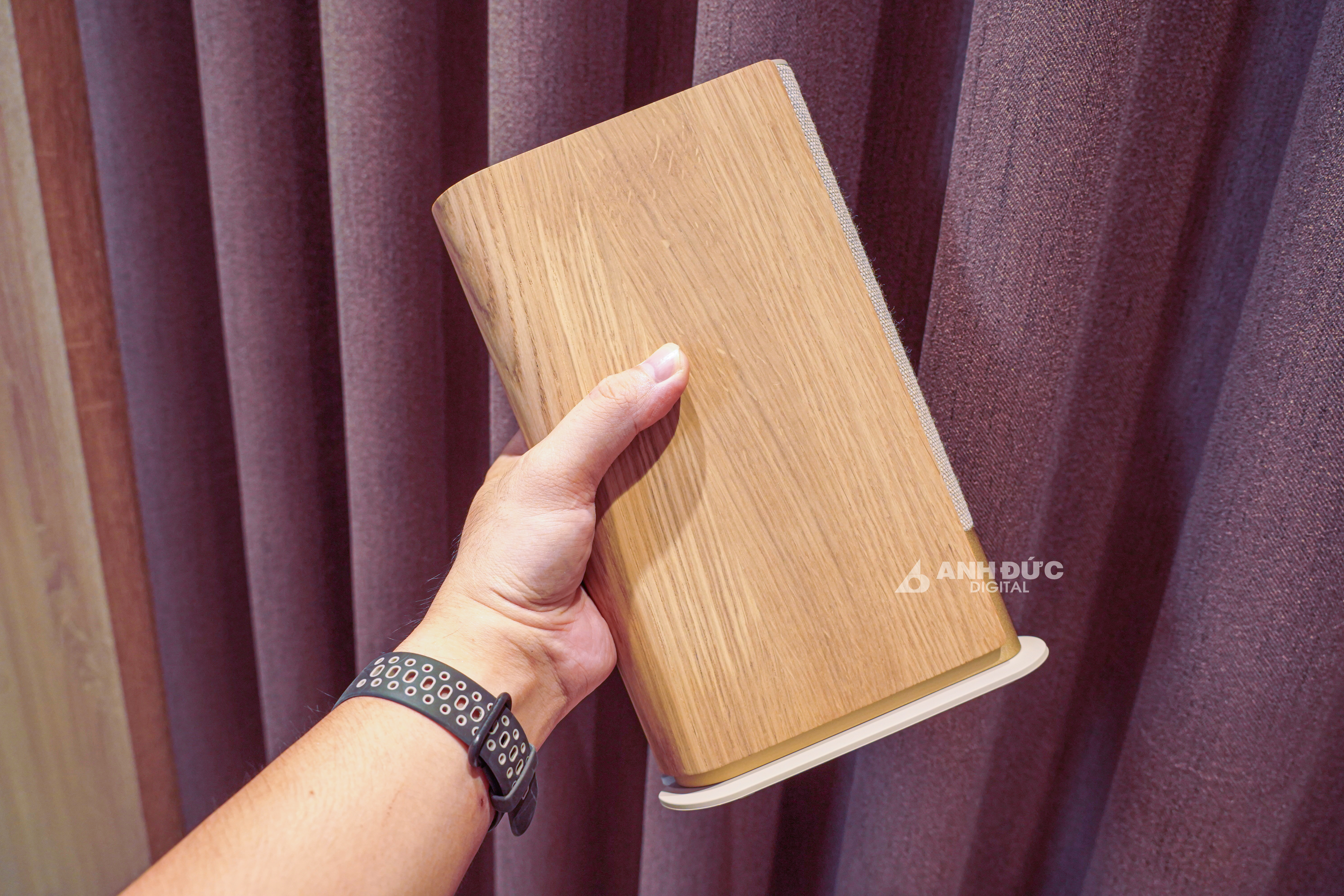 B&O Beosound Emerge 19