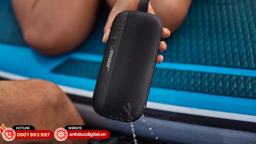 Khả năng chống nước cùng thời lượng pin ổn định giúp loa di động Bose sử dụng linh hoạt cả trong nhà và ngoài trời