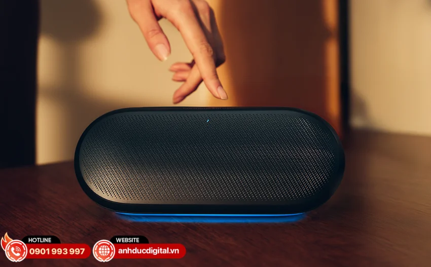 Harman Kardon Luna 2 mang đến thời lượng ph&aacute;t nhạc l&ecirc;n đến 12 giờ