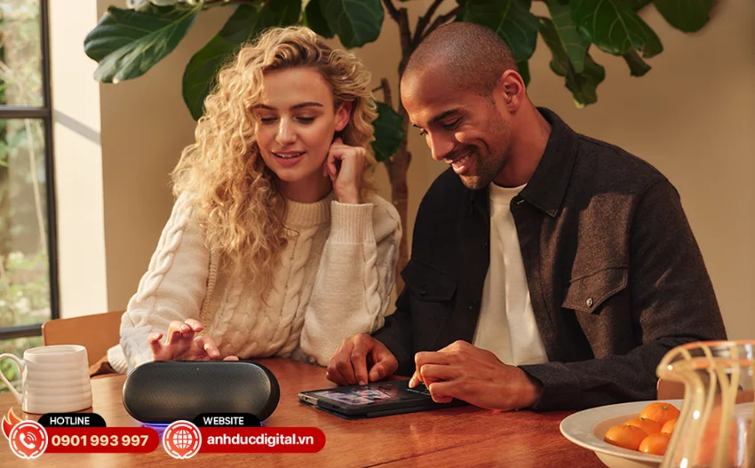 Harman Kardon Luna 2 tương th&iacute;ch với ứng dụng Harman Kardon One