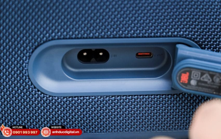 JBL Boombox 4 có khả năng phát nhạc lossless qua cổng USB-C