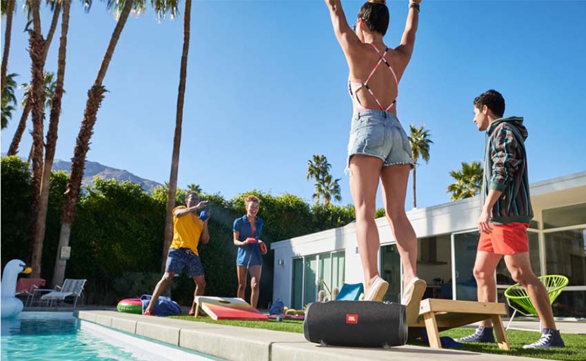 LoaJBL Xtreme 2 có thể chơi nhạc lên đến 15 giờ