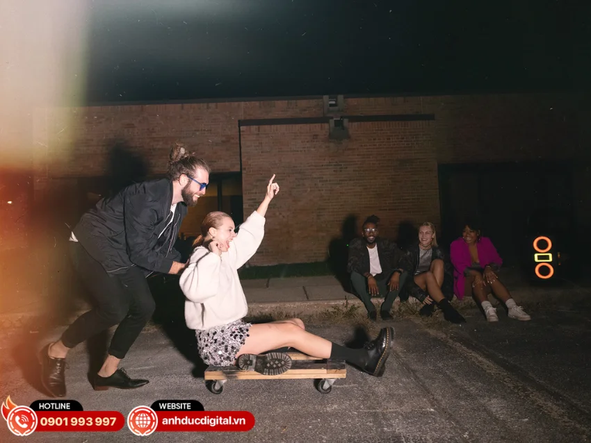 Loa Klipsch New York c&oacute; hệ thống đ&egrave;n LED RGB với 6 chế độ