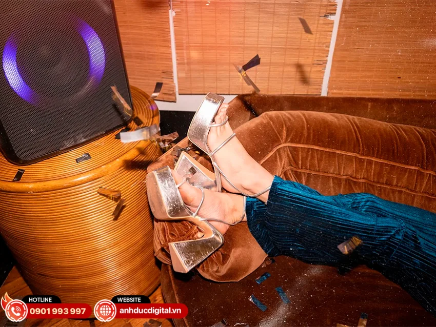 Klipsch New York c&oacute; thể ph&aacute;t nhạc li&ecirc;n tục l&ecirc;n đến 12 giờ